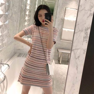 ชุดเดรสกระโปรงถัก สําหรับสตรี แขนสั้น คอกลม ทรงหลวม ลายทาง สีชมพู สไตล์เรโทร