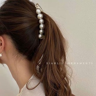 Spot second hair# temperament Korean character clip headdress Internet celebrity ins Pearl banana clip vertical clip ponytail hair clip simple hair accessories 8.cc