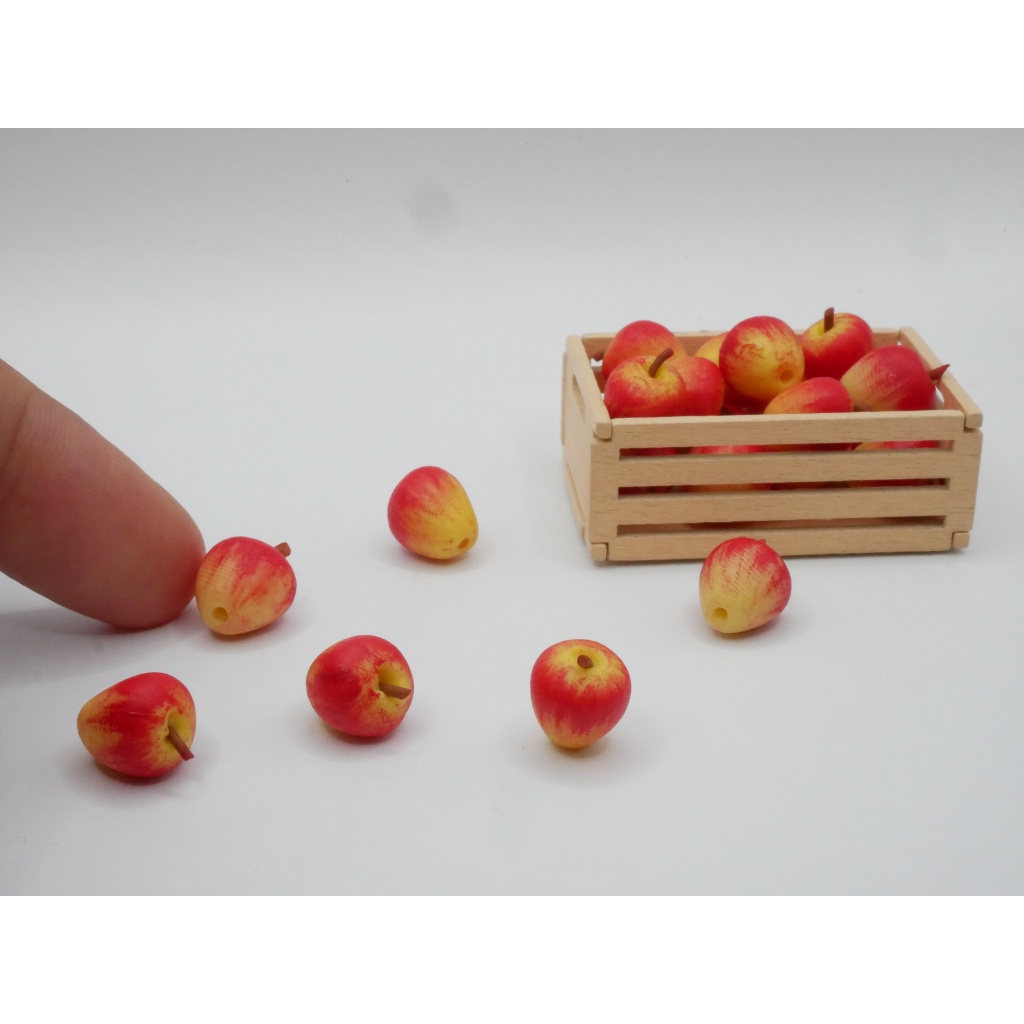 Dolls & Stuffed Toys 8 บาท แอปเปิ้ลกาล่าจิ๋ว (ราคา/ชิ้น) แอปเปิ้ลจิ๋ว แอปเปิ้ลดินปั้น แอปเปิ้ล ผลไม้จิ๋ว ผักจิ๋ว ของจิ๋ว Red Apple Mom & Baby