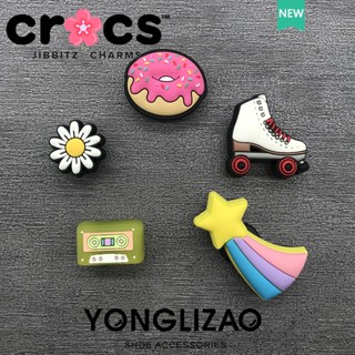 Jibbitz crocs charms หัวเข็มขัดรองเท้า อุปกรณ์เสริมรองเท้า หวานแหวว ชุดวันหยุด การ์ตูนน่ารัก หัวเข็มขัดตกแต่ง