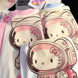 SANRIO เสื้อยืดคอกลม แขนสั้น ผ้าฝ้าย พิมพ์ลายการ์ตูนนักบินอวกาศ Hello Kitty ทรงหลวม โอเวอร์ไซซ์ แฟชั่นฤดูร้อน สําหรับผู้หญิง [RAIN]