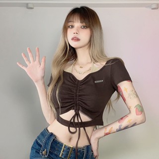 [พร้อมส่ง] เสื้อครอปท็อป แต่งลูกไม้ แต่งรูกลวง เข้ารูป แฟชั่นฤดูร้อน สองชิ้น