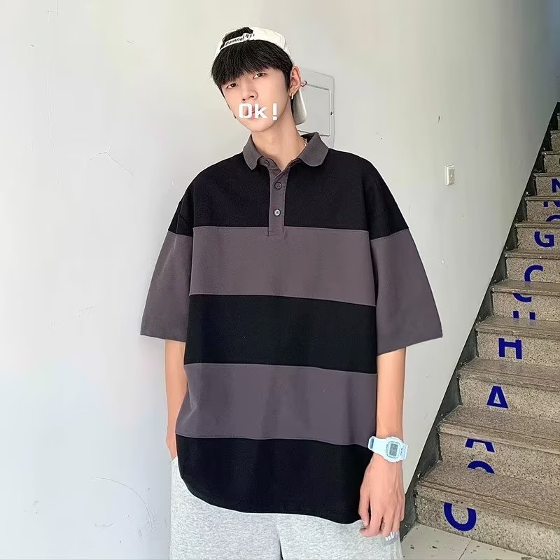 เสื้อโปโล แขนสั้น ลายทาง ทรงหลวม พลัสไซซ์ สไตล์เกาหลี สําหรับผู้ชาย ไซซ์ M-5XL