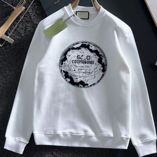 Gu ใหม่ เสื้อกันหนาว คอกลม ผ้าฝ้าย พิมพ์ลายลูกโลก ทรงหลวม อเนกประสงค์ แฟชั่นคู่รัก สําหรับผู้ชาย และผู้หญิง