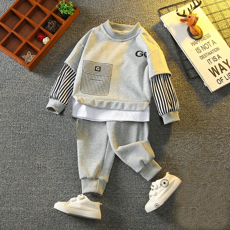 พร้อมสต็อก110-160ซมเวอร์ชั่นเกาหลีฤดูใบไม้ร่วงเด็กเสื้อกันหนาวสูทกลางบิ๊กบอยหล่อปลอมสองชิ้นเสื้อกันหนาวกีฬาสบายๆกางเกงสอ