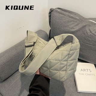 KIQUNE   กระเป๋าผู้หญิงสะพายข้าง กระเป๋าสะพาย ข้าง 2023 NEW    Beautiful สไตล์เกาหลี fashion High quality L91TR2V 37Z230910