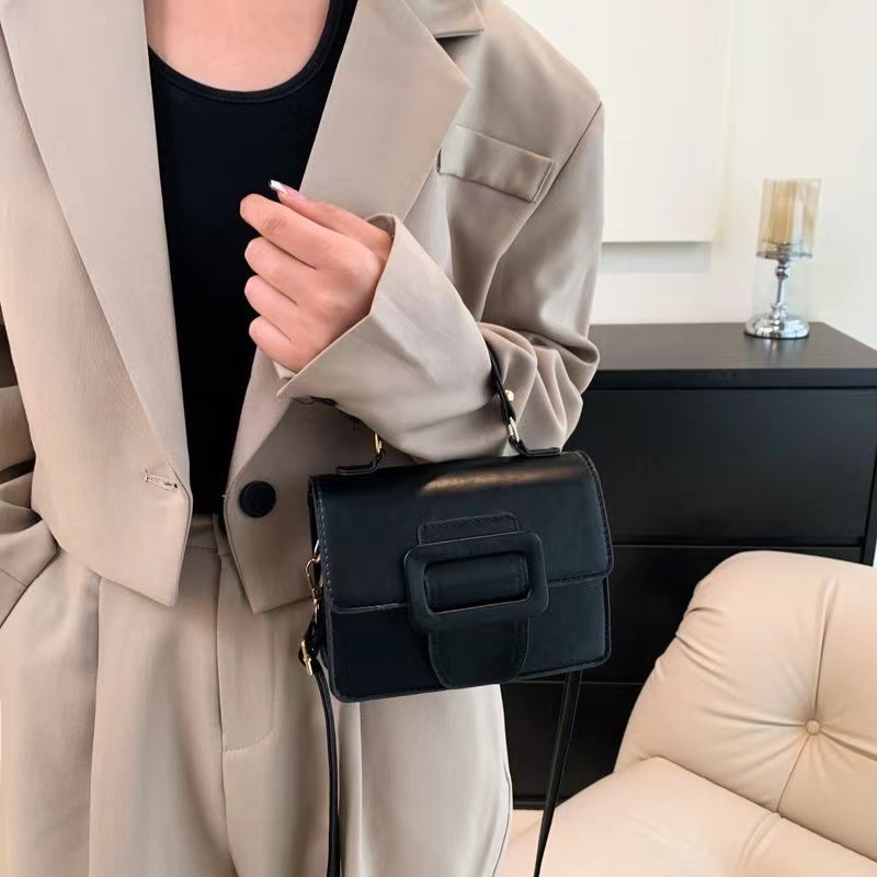 【พร้อมส่ง】miss bag fashion กระเป๋าสะพายข้าง  กระเป๋าผู้หญิง สไตล์ เกาหลี แบบเก๋ๆ รุ่น D-1424