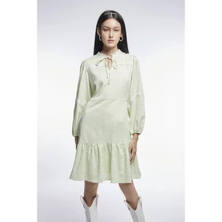 EP เดรสสั้นลายตารางแต่งลูกไม้ ผู้หญิง สีเขียว | Checkered Dress with Lace Detail | 04713