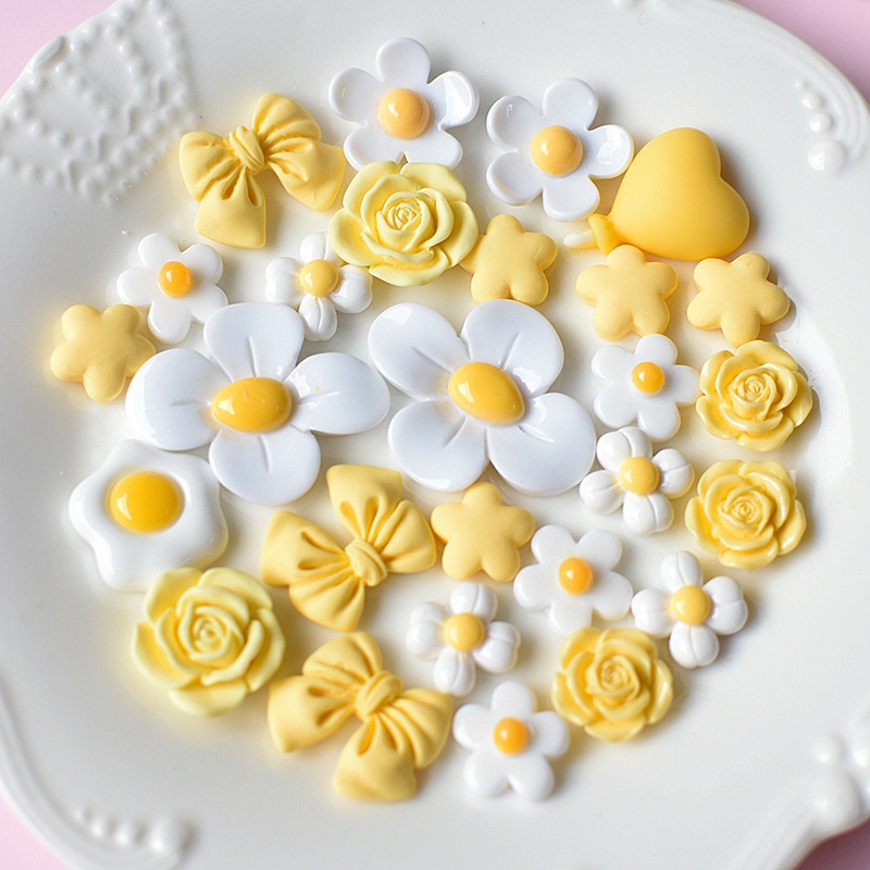 ลูกโป่งเรซิ่น รูปดอกไม้ สีเหลือง สีขาว อุปกรณ์เสริม สําหรับตกแต่ง DIY จํานวน 10 ชิ้น