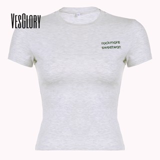 Vesglory เสื้อครอปท็อป คอกลม แขนสั้น พิมพ์ลายตัวอักษร สีพื้น แฟชั่นสําหรับผู้หญิง 2023