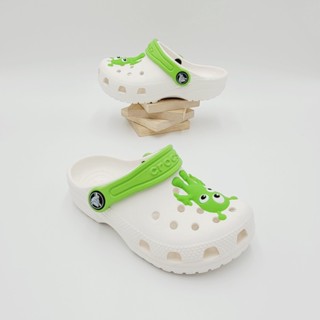 พร้อมส่ง !! รองเท้าลำลองแฟชั่น เด็ก สไตล์ Crocs Classic Glow Alien Clog Kids (Unisex)