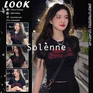 Solenne  เสื้อครอป เสื้อยืดผู้หญิง ครอป baby tee สาวเรโทร 2023 NEW Style ทันสมัย Trendy Unique รุ่นใหม่ A99J301 36Z230909