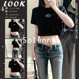 Solenne  เสื้อครอป เสื้อยืดผู้หญิง ครอป baby tee สาวเรโทร 2023 NEW Style Trendy Korean Style รุ่นใหม่ สวยงาม A99J35R 36Z230909