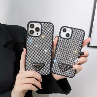 เคสโทรศัพท์มือถือแบบแข็ง ลายโลโก้ Prada ประดับเพชร หรูหรา สําหรับ iPhone 14 Pro 14 Plus 14 Pro Max 11 12-12 Pro-13 Pro Max
