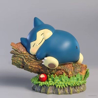 โมเดลตุ๊กตาฟิกเกอร์ Pokemon Snorlax Sleeping on Tree Trunk เหมาะกับของขวัญ ของเล่นสําหรับเด็ก ตกแต่งบ้าน