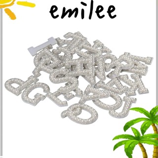 Emilee แผ่นแพทช์ตัวอักษร ไข่มุกจําลอง สีขาว เย็บบนถุงกาวในตัว