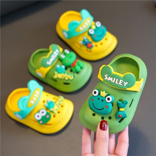 CROCS รองเท้าแตะลําลอง Eva แบบนิ่ม ลายการ์ตูนกบน่ารัก เหมาะกับใส่ในบ้าน แฟชั่นฤดูร้อน สําหรับเด็กผู้ชาย และเด็กผู้หญิง