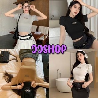 JJ Shop​💜​พร้อมส่ง  เสื้อครอปสั้นไหมพรม ผ้าร่องเล็กแขนสั้น มีเข็มกัดตรงหน้าอก "15015" -C