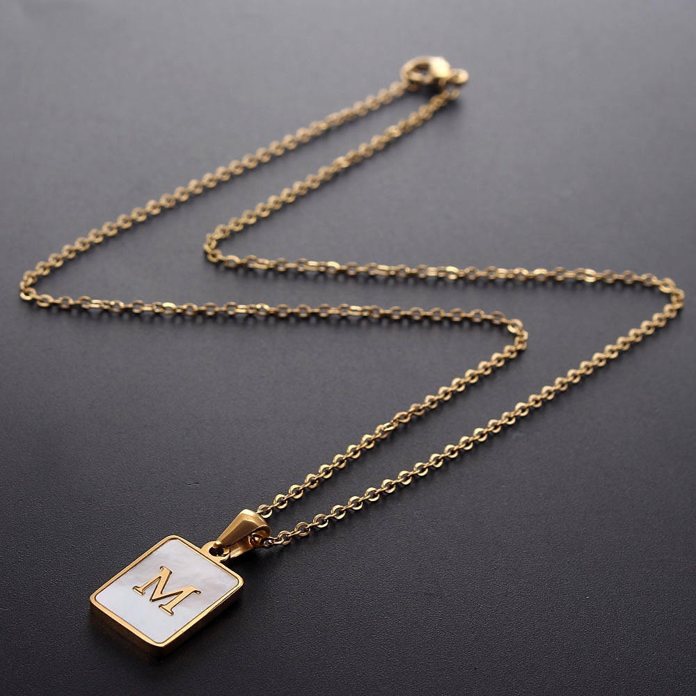-พร้อมส่ง- สร้อยคอจี้ตัวอักษรภาษาอังกฤษ A-Z  สร้อยคอตัวอักษร โซ่ necklace เหมาะสำหรับผู้หญิง สแตนเลส304