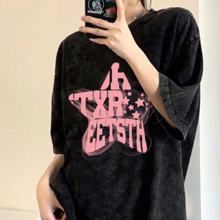 【 Wash Black Series 】ใหม่ พร้อมส่ง เสื้อยืดแขนสั้น ผ้าฝ้าย 100% พิมพ์ลายกราฟฟิค ทรงหลวม โอเวอร์ไซซ์ สไตล์เกาหลี เรโทร สําหรับผู้หญิง