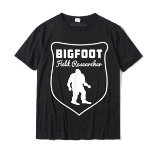 เสื้อยืด ผ้าฝ้าย พิมพ์ลาย Bigfoot Field Researcher สไตล์คลาสสิก ขนาดใหญ่ สําหรับผู้ชาย