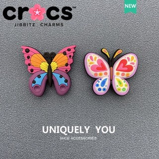 Jibbitz crocs charms หัวเข็มขัดรองเท้า อุปกรณ์เสริมรองเท้า ที่มีสีสัน ผีเสื้อ crocs น่ารัก ตกแต่งหัวเข็มขัด