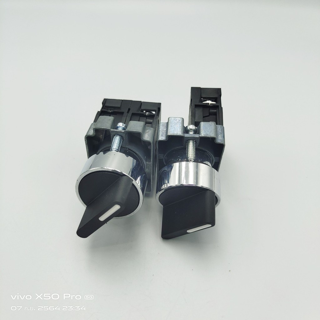 EB2-2P/3P SELECTOR SWITCH 2P 1NO,3P 2NO สวิตซ์ลูกศร 2จังหวะ,สวิตซ์ลูกศร 3จังหวะ 22MM.,Ith:10A ส่งทุกวัน