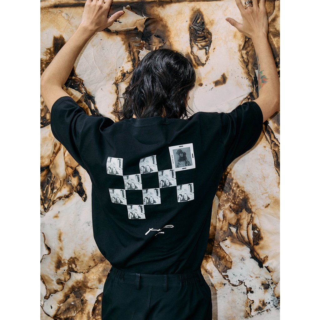 ภาพนิ่ง 3 ARCHIVUM พังค์ร็อค Patti Smith แบบเสื้อแขนสั้นลายดอกไม้หลวมๆ แบบชาย-หญิง เสื้อยืดย้อนยุค