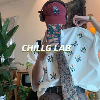 CHILLG LAB เสื้อญี่ปุ่น ย้อนยุค ปักดอกไม้เล็ก แขนสั้น ฤดูร้อน แมทช์เสื้อหลวม ลายดอกไม้ สไตล์ฮ่องกง อินเทรนด์สุดๆ