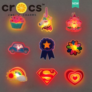 ใหม่ crocs jibbitz คุณภาพสูง อุปกรณ์เสริมหัวเข็มขัด ลายการ์ตูน มีไฟ Led สําหรับตกแต่งรองเท้า crocs