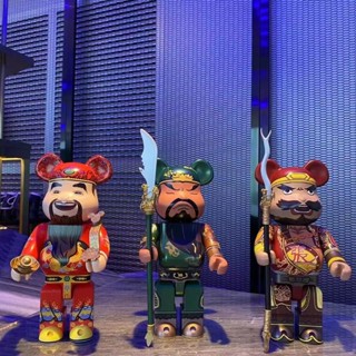 ของเล่นกล่องของขวัญ รูป Bearbrick 400% Guan Yu Zhang Fei The God of Wealth Be@rbrick ABS ขนาด 28 ซม. สําหรับตกแต่งบ้าน