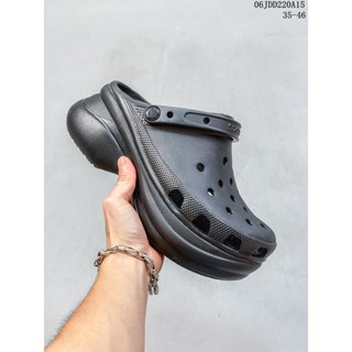 Crocs Crocs รองเท้ากีฬา รองเท้าแตะชายหาด แนวคลาสสิก แบบมีรู เหมาะกับคนดัง สําหรับติดผนัง