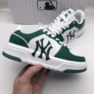 รองเท้ากีฬาลําลอง รุ่น New York Yankees ระบายอากาศได้ดี สีดํา สําหรับผู้ชาย และผู้หญิง F4PP