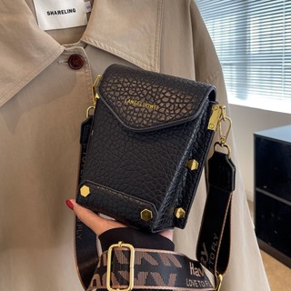 ♚♚Keshan Store [Fashion Summer] This years popular bag 2022 new bag female niche Joker Messenger bag mobile phone bag net red explosions small square bag