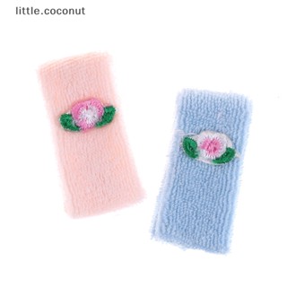 [little.coconut] ผ้าขนหนู ลายดอกไม้ สีชมพู และสีฟ้า สําหรับบ้านตุ๊กตา 2 ชิ้น