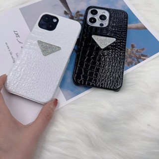 เคสโทรศัพท์มือถือ ลายหนังจระเข้ ทรงสามเหลี่ยม ประดับเพชร สําหรับ iPhone 14 promax 13 pro 11 xr 7 8 plus