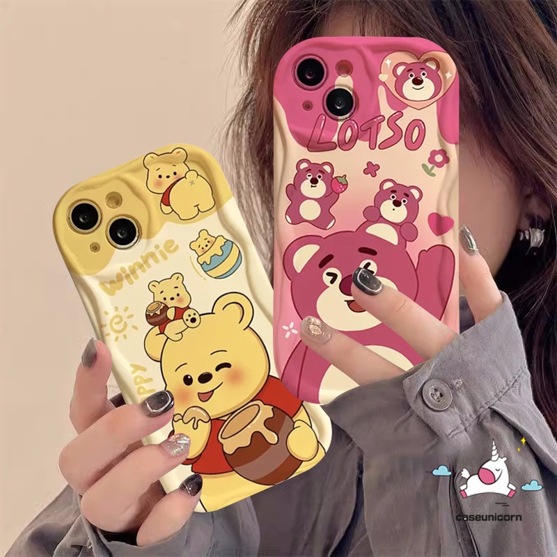 เคสโทรศัพท์มือถือ ขอบโค้ง ลายการ์ตูนหมีสตรอเบอร์รี่น่ารัก 3D สําหรับ Redmi 12 9A 12C 9 10 10C A1 9C NFC A2 9T 10A Redmi Note 12 10 11s 11 10s Pro Max Plus Poco M3 X5