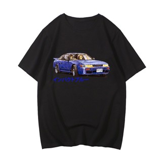 มาใหม่ เสื้อยืดแขนสั้น พิมพ์ลายกราฟฟิค Initial D Jdm 100 สไตล์ญี่ปุ่น สําหรับผู้ชาย