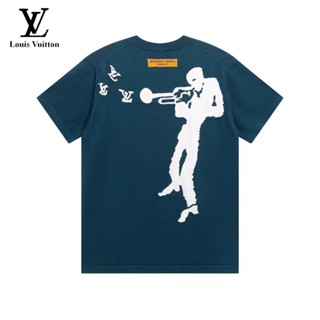 Lv ใหม่ เสื้อยืดลําลอง ผ้าฝ้าย แขนสั้น คอกลม ปักลายโลโก้ สําหรับผู้ชาย 1AA4SW 2023