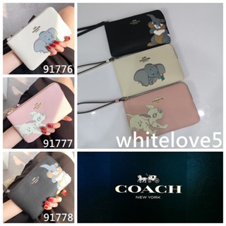 Disney X Corner Zip Wristlet With Dumbo F91776 F91777 F91778 กระเป๋าสตางค์ COAC H ผู้หญิง กระเป๋าใส่เหรียญ