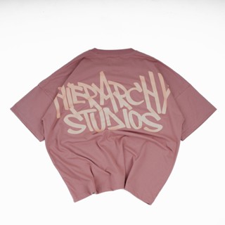 Hierarchy Studios - เสื้อยืด ขนาดใหญ่ พิมพ์ลายกราฟฟิติโลโก้ สีชมพู