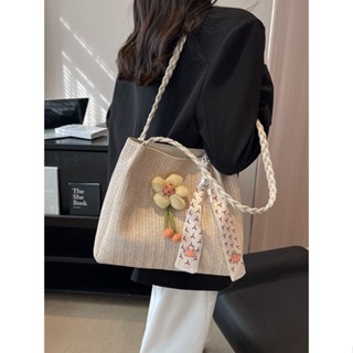 Woven straw bag womens large capacity 2023 new summer one-shoulder bag seaside satchel commuter tote bag