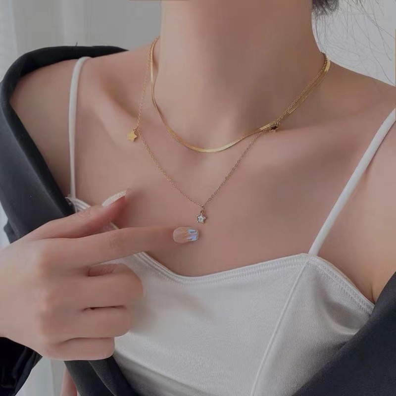 สร้อยคอ สร้อยข้อมือ เหล็กไทเทเนียม ชุบทอง 18K จี้รูปดาวห้าแฉก ประดับพู่ เข้ากับทุกการแต่งกาย