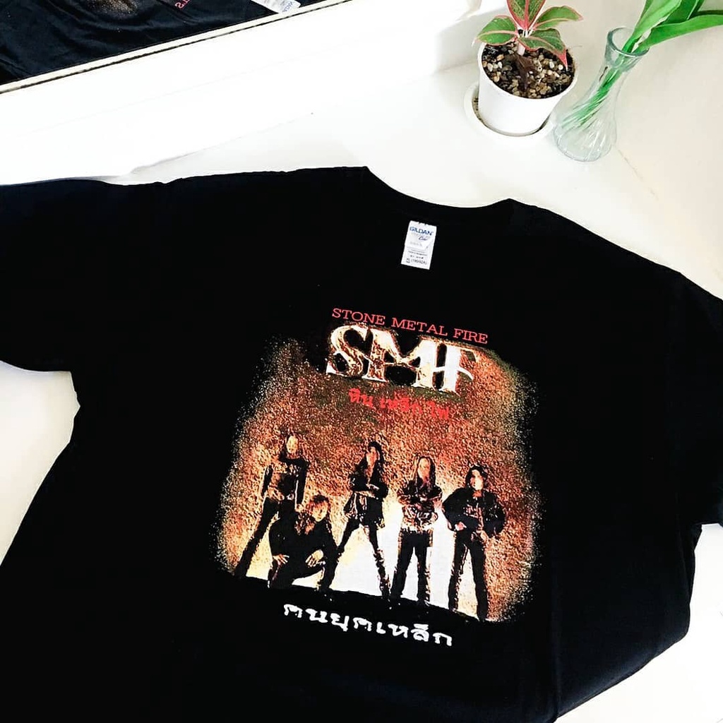 GOD ER พร้อมส่ง  หินเหล็กไฟ(SMF) - คนยุคเหล็ก  การเปิดตัวผลิตภัณฑ์ใหม่ T-shirt