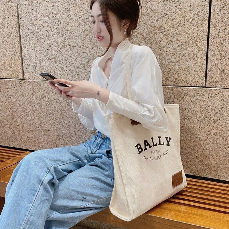 Ins Influencer สไตล์ใหม่ BALLY BALLY ผ้าใบกระเป๋าผ้าใบกระเป๋าขนาดใหญ่ความจุ Tote กระเป๋า Commuter กร