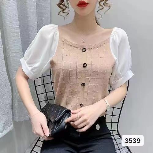 Lune_Grace 3539#เสื้อไหมพรมร่อง แต่งแขนชีฟองจั๊มแขนตุ๊กตา  ทรงโซกระดูกไหปลาร้า ไส่แบบเปิดไหล่ก็สวย ติดกระดุมตรงหน้าอก - รูปที่ 2