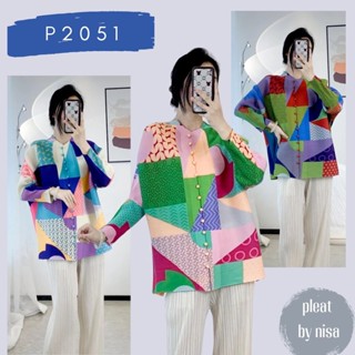 Pleatbynisa P2051 เสื้ออัดพลีทแขนยาว กระดุมจีน ลายกราฟฟิกสีสันสดใส ใส่ได้สบาย เนื้อผ้าคุณภาพ polyester100%