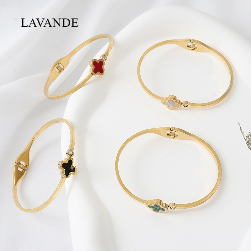 [LAVANDE] สร้อยข้อมือโคลเวอร์สี่แฉกเหล็กไทเทเนียมระดับพรีเมียมไม่เชื่อมสร้อยข้อมือสแตนเลสสารก่อภูมิแพ้ Influencer เครื่องประดับเรียบง่าย S01Z02