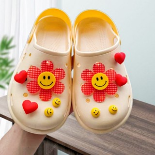 CROCS ชุดเครื่องประดับ รูปดอกทานตะวัน ดอกเดซี่ สีเหลือง สไตล์เกาหลี สําหรับตกแต่งรองเท้าเด็ก