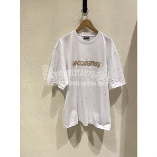 Jacquemus เสื้อยืดลําลอง แขนสั้น คอกลม พิมพ์ลายตัวอักษร สําหรับผู้ชาย และผู้หญิง 0962